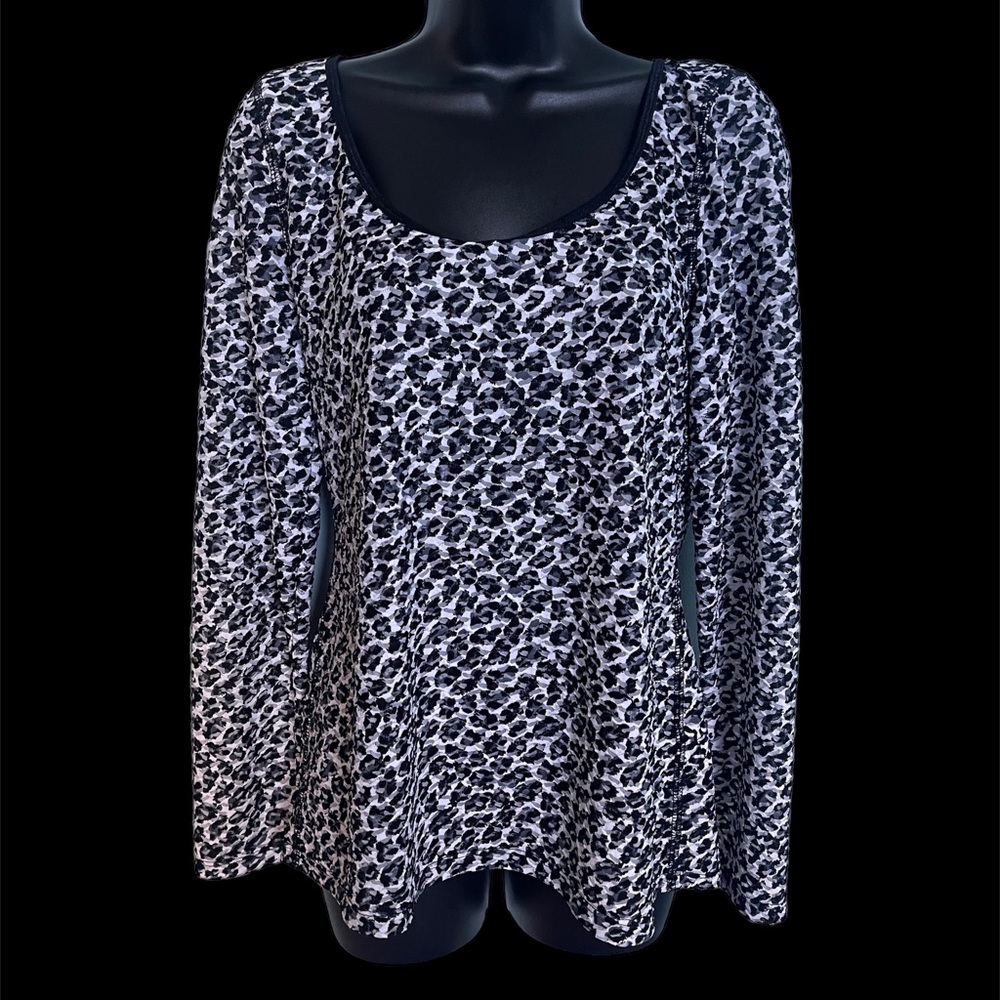 Karen Kane Size Large Leopard Print Women’s Fashion Top